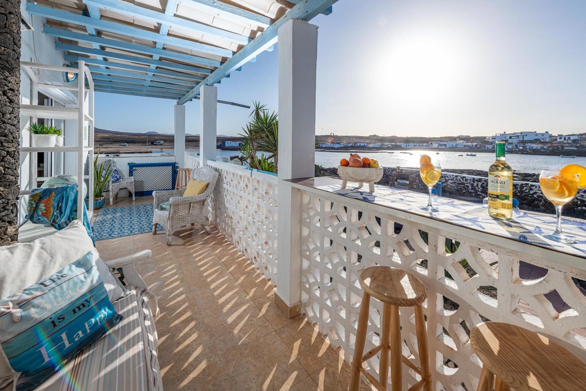 Hébergement de vacances Beachfront Two Bedrooms House Casa Toral
