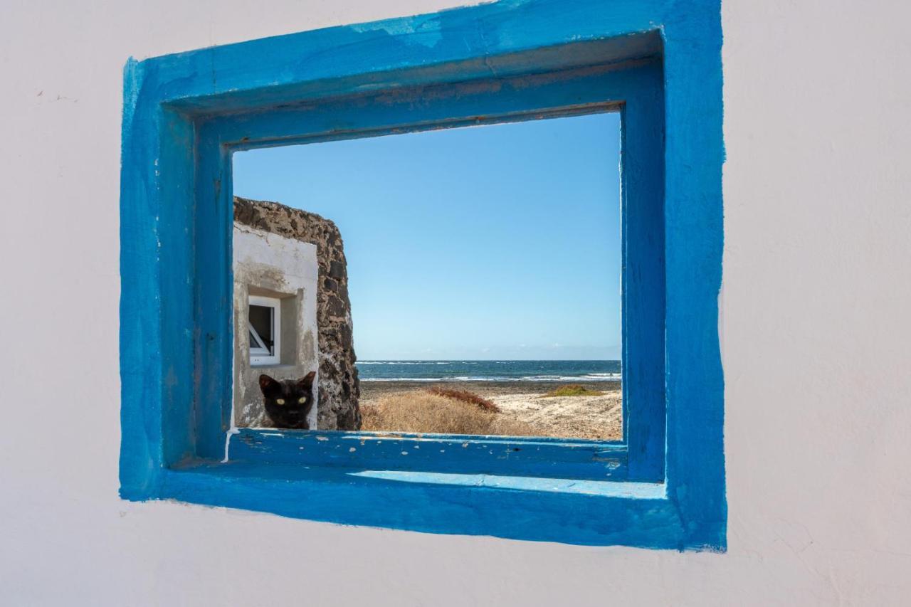 Beachfront Two Bedrooms House Casa Toral Holiday home *
