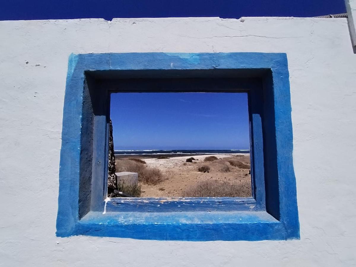 Casa vacanze Beachfront Two Bedrooms House Casa Toral *