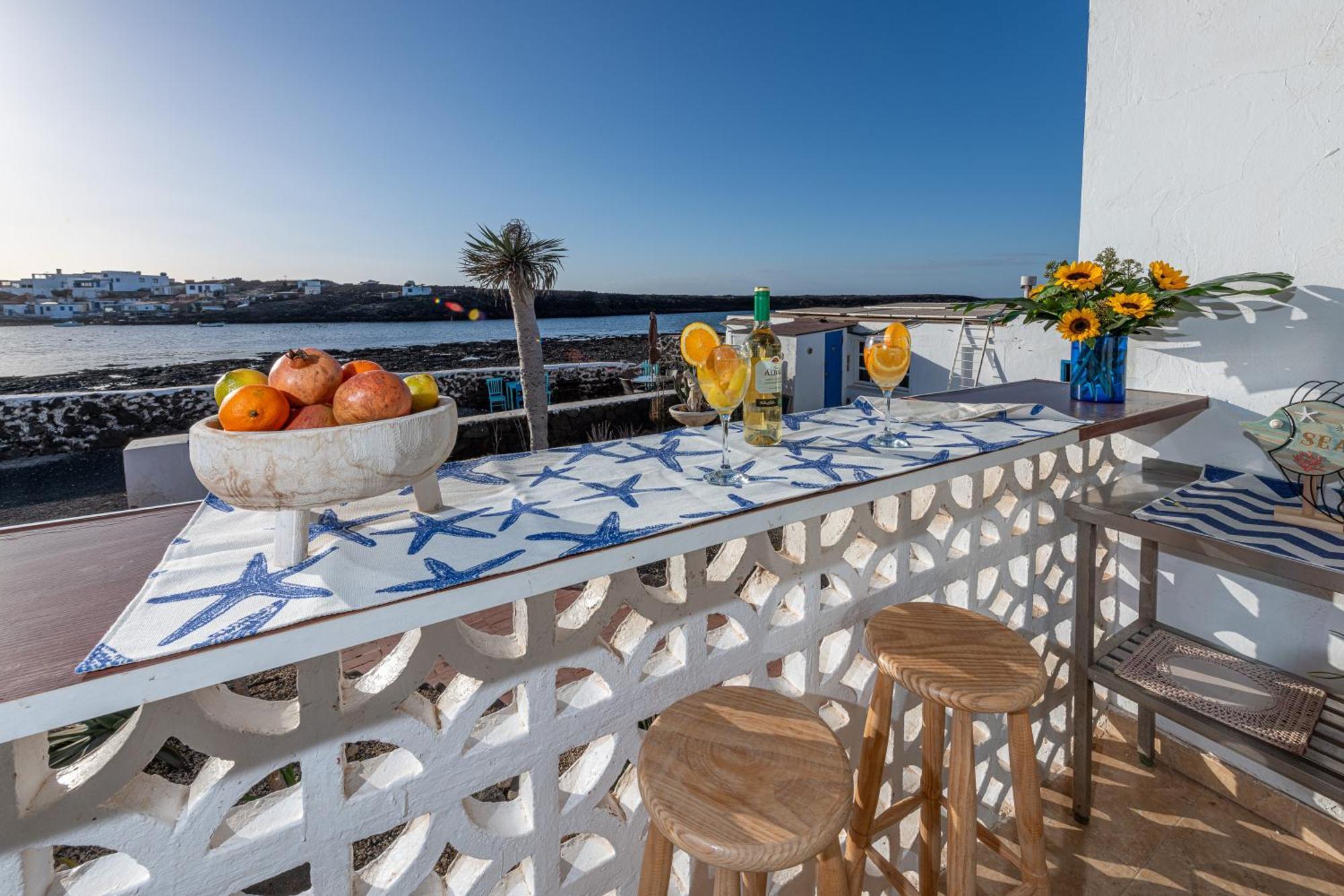 Beachfront Two Bedrooms House Casa Toral Casa vacanze Majanicho